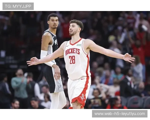 休斯敦火箭快速推进,阿尔佩伦申京策应成功